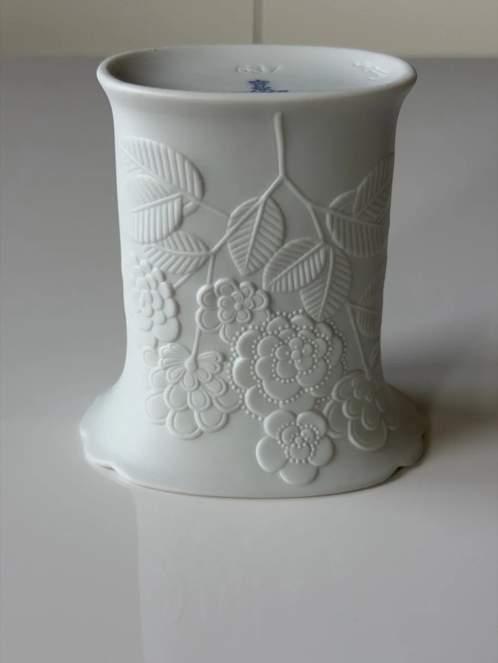Vintage Kaiser White Matte Bisque Porcelain Floral Vase  - West Germany 4,5”